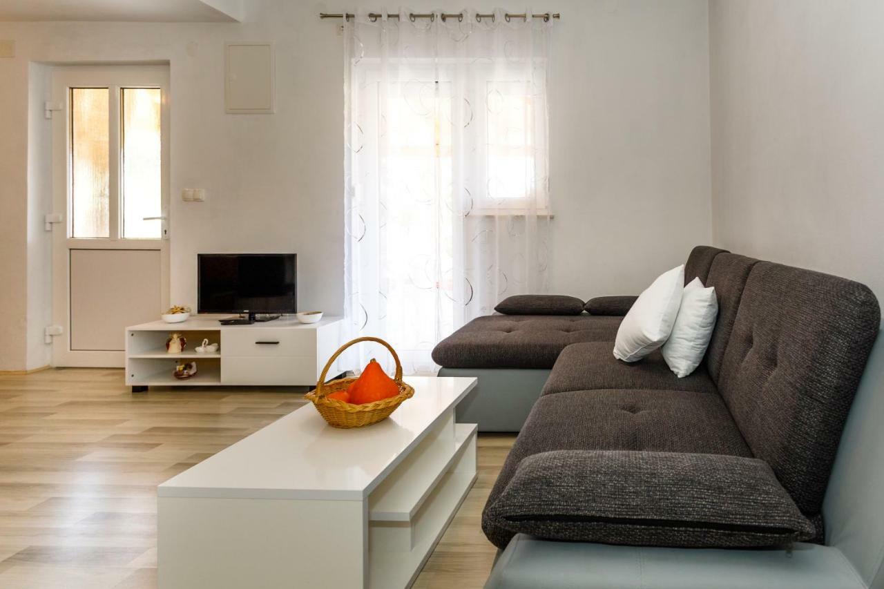 Apartman Dobrila Vrh  المظهر الخارجي الصورة