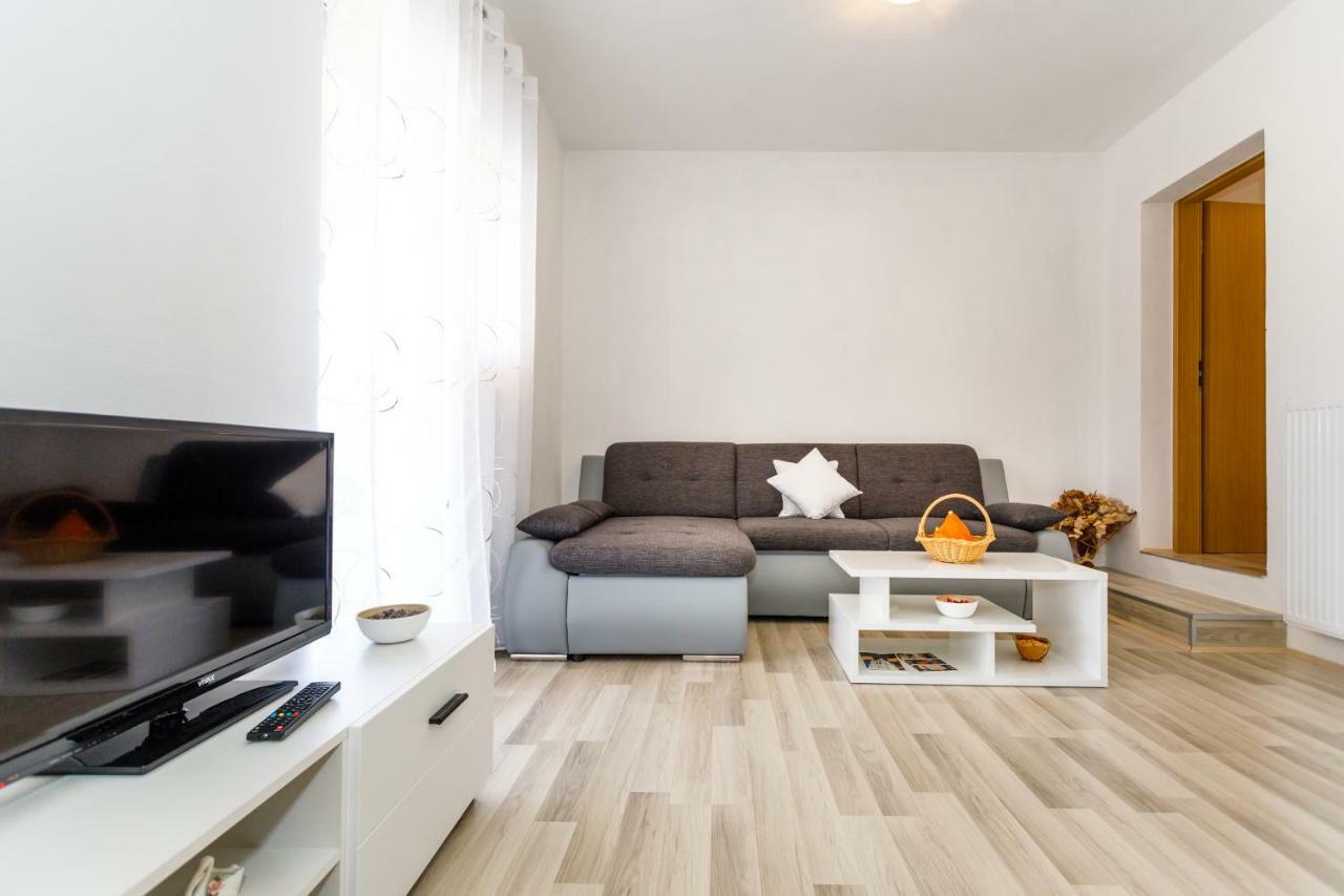 Apartman Dobrila Vrh  المظهر الخارجي الصورة